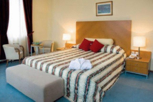 Hotel Tcc Plaza Szkopje Kültér fotó