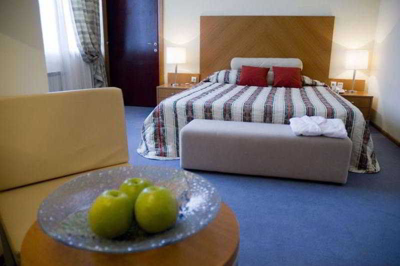 Hotel Tcc Plaza Szkopje Szoba fotó
